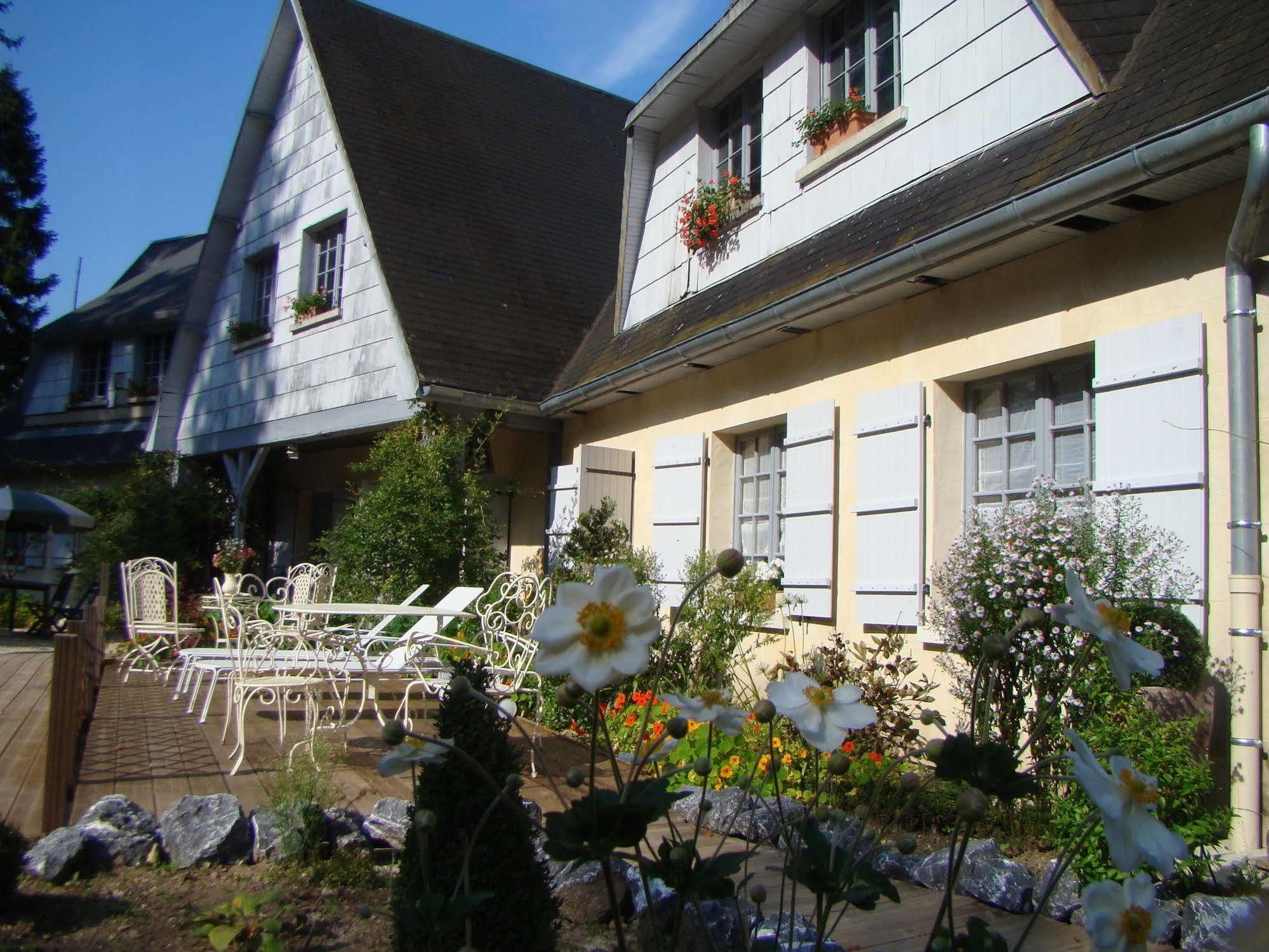 Le Jardin De Saint Jean Bed & Breakfast Exterior photo